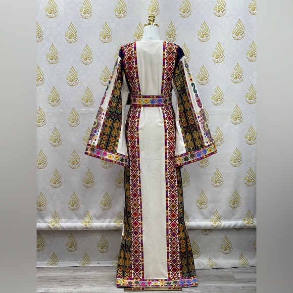 Palestinian Embroidery Etamin Thoub: Ultimate Luxury and Elegance size 1 🇵🇸 - Picture 10 of 11